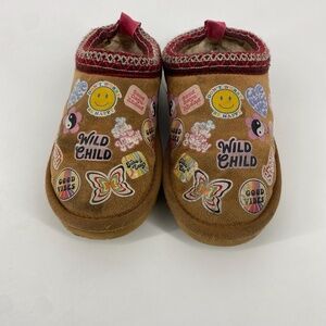 Pre-owned Steve Madden girls’ slippers in used, play condition.